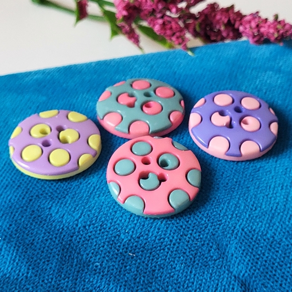 Vintage Lot of Plastic Round Polka Dot Pastel Four Hole Sewing Buttons ~ 4pcs - Picture 7 of 13